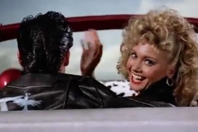 Grease: Danny e Sandy a bordo della Ford Deluxe decapottabile