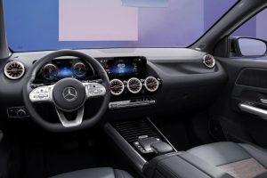 Mercedes-Benz EQA elettrica interni