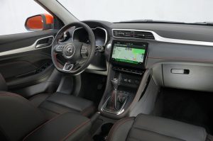 mg-zs-suv-interni