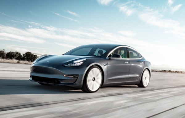 tesla model 3 auto elettrica con maggiore autonomia