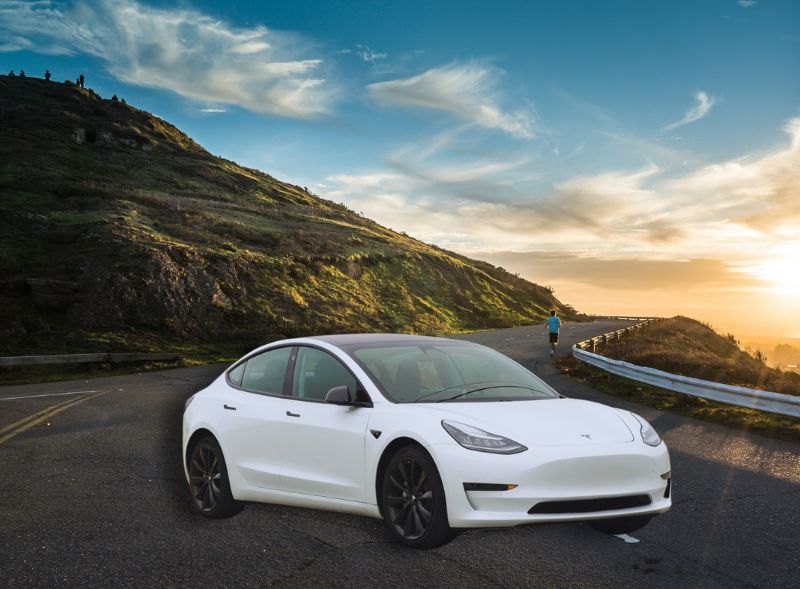 Tesla model y noleggio lungo termine