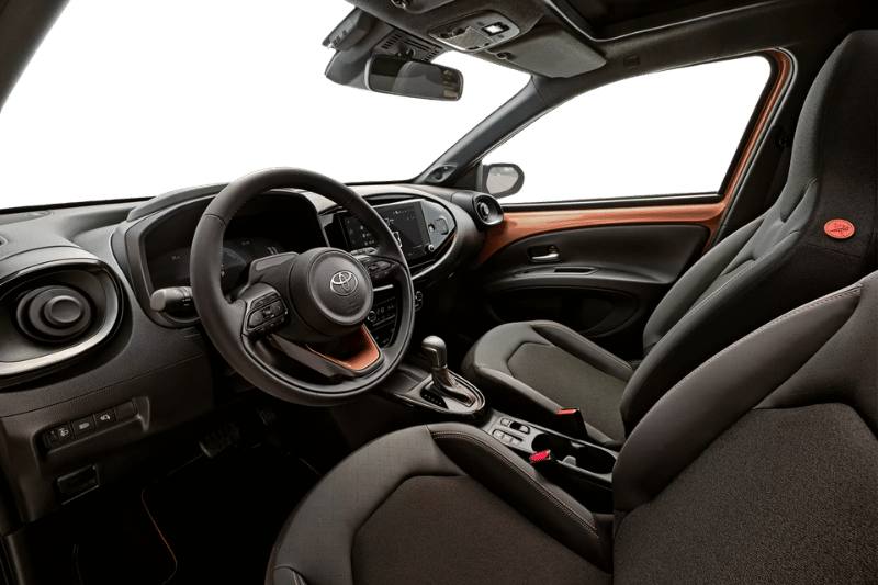 Interni Toyota Aygo X 2026 Noleggio Lungo Termine Aziende Privati E P.iva